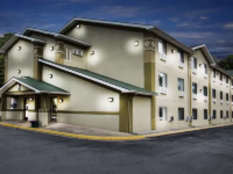 Super 8 by Wyndham Salem VA セーレムのホテル