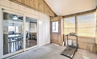 Cedar Rapids Rental w/ Yard ~ 6 Mi to Downtown!