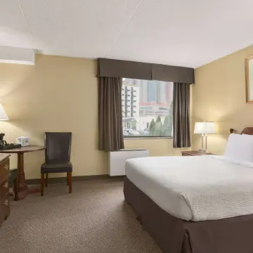 Days Inn by Wyndham Fallsview