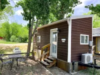 Cedar Creek Lodging & RV Park Hotel di Montrose