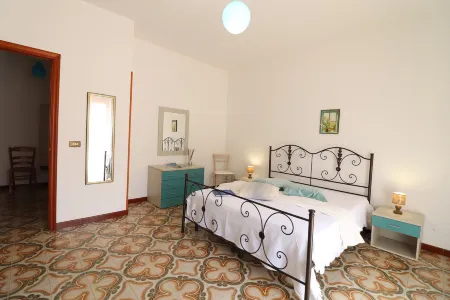 Isabels House in Otranto 10 Seats