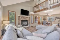 “Steps to the Lake” House, Hot Tub, Game Room, Deck