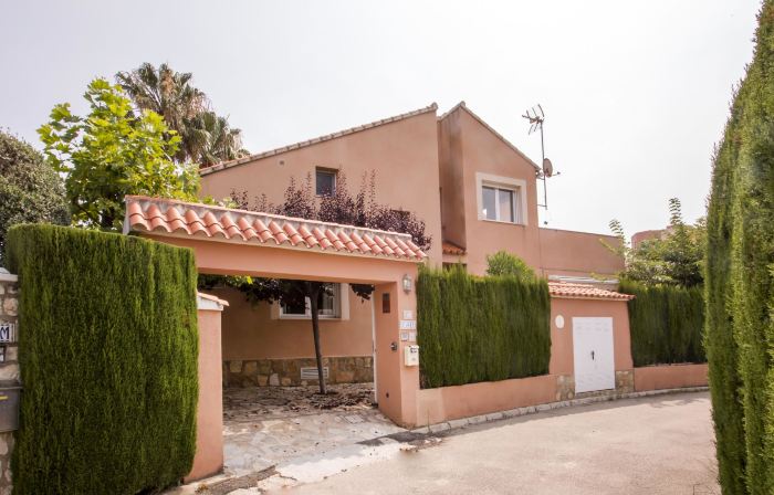 Casa Larauri Oliva Nova