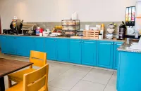 Country Inn & Suites by Radisson, Brockton (Boston), MA - breakfast