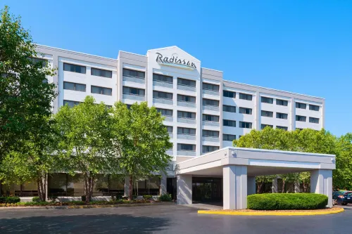 Radisson Hotel Nashville Airport - Airport Shuttle