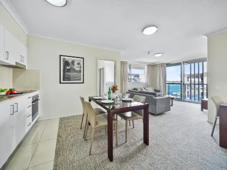 Quest Breakfast Creek Отели в г. Windsor