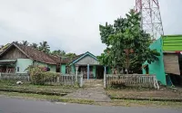SPOT ON 91910 Arfan House Hotel dekat SIMPANG PUSRI WISATA DANAU RANAU
