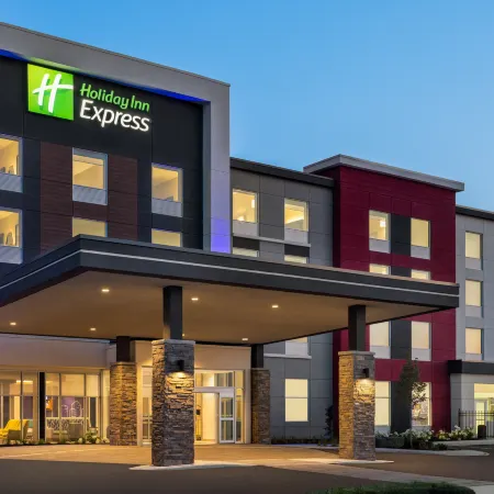 Holiday Inn Express STRATHROY by IHG