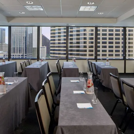 Hyatt House New Orleans Отели рядом с достопримечательностью «Железнодорожная станция Юнион Стейшн»
