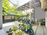 Boarding House Gresik Syariah Hotels near GKB Convex