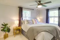 Three Oaks Home w/ Guest House - 8 Mi to Beach! - Wi-Fi