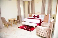 Elegant Hotel & Suites by City Green