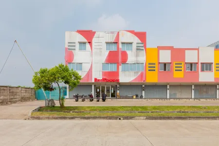 RedDoorz @  Iodium Residence Cikarang Отели в г. East Cikarang