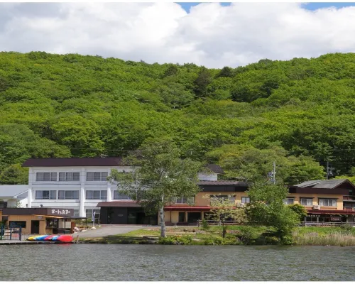 白樺湖畔の宿 君待荘 茅野のホテル