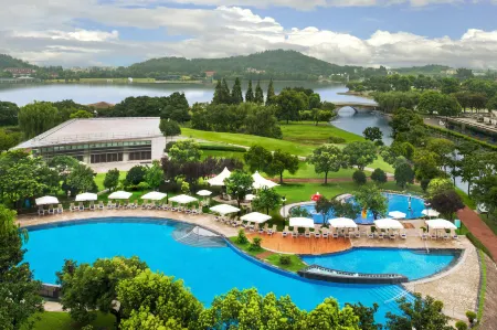 Le Meridien Shanghai Sheshan Отели рядом с достопримечательностью «Sanyuan Palace (in Guangfulin Site)»