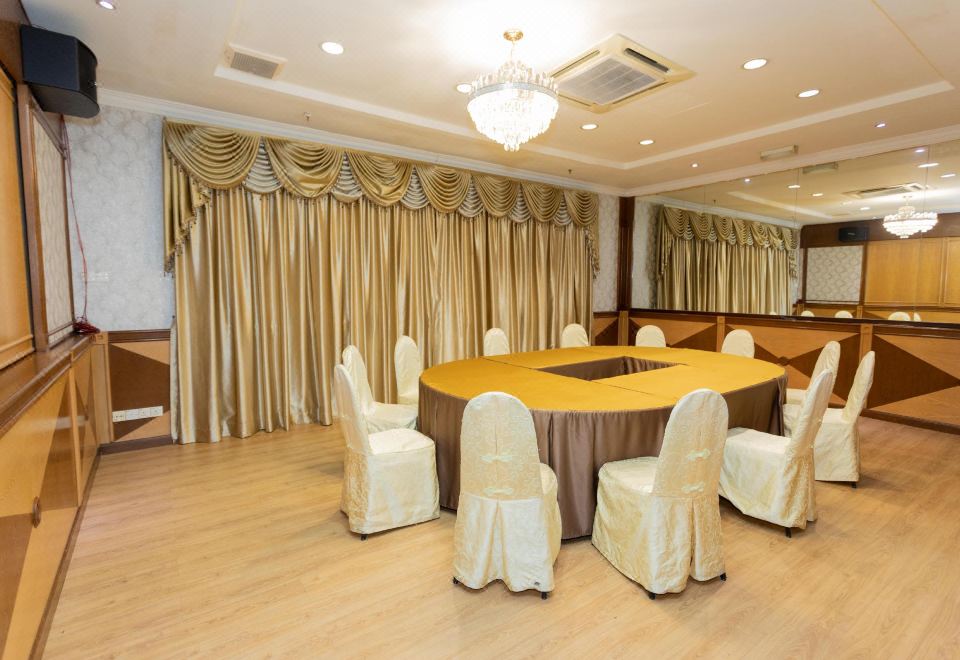 3. 펠리칸 호텔 바..