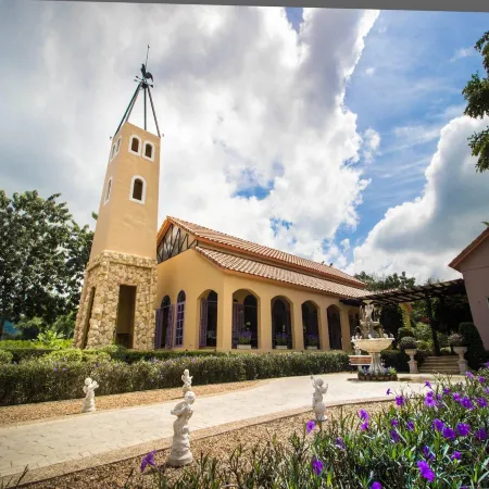 La Provence Suan Phung Hotel Отели рядом с достопримечательностью «Боеклуенг Хотспринг»