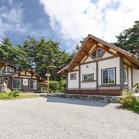 Gangneung Nuri Maru Pension Отели рядом с достопримечательностью «Парк Дэгванрён»