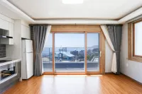 Yeongdeok Blue Road Town Ocean Jangsayeog附近的飯店