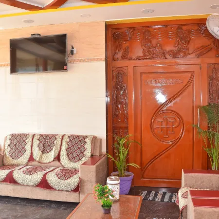 Hotel Panchavarnaa