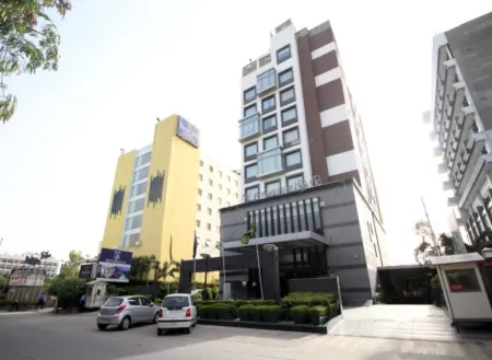 SK Premium Park Отели рядом с достопримечательностью «NIMS Institute»