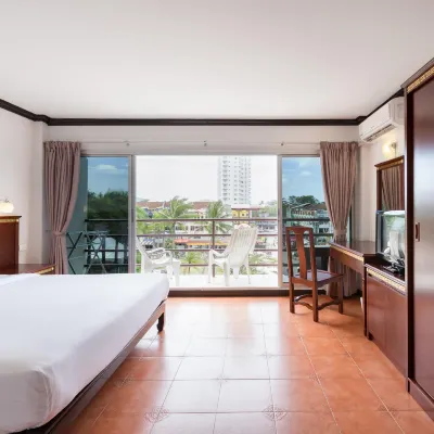 هوتل دو كارون Hotels near سوق كارن الليلي