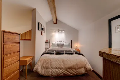 Scenic 1 Bedroom W/Loft at Mount Bachelor Resort!