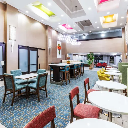 Hampton Inn & Suites Tulsa-Woodland Hills at 71st & Memorial