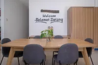 RedDoorz Near Stasiun Solo Balapan 3 فنادق في Banjarsari
