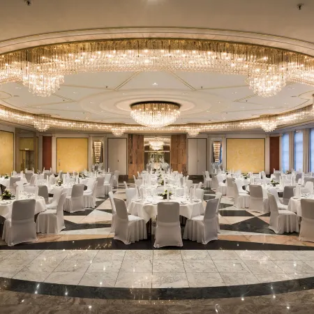 Maritim Hotel Bonn Отели рядом с достопримечательностью «Бойл»
