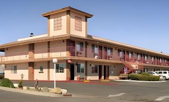 Park Avenue Inn & Suites