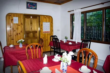 Villa de Roses Отели рядом с достопримечательностью «Бо Валлон Бич»