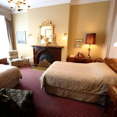 Hôtel Marie-Rollet Các khách sạn gần Quảng trường Dufferin