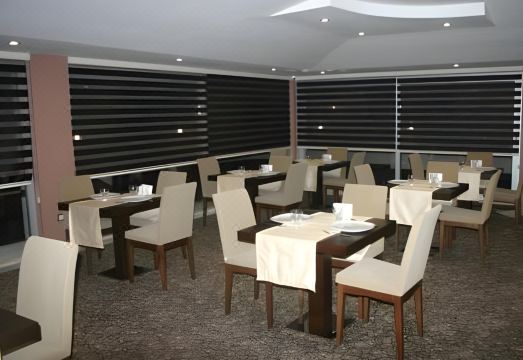 4. 호텔 알미나 파..