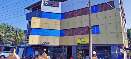 Hotel Keerthi Отели рядом с достопримечательностью «Shri Murdeshwara Beach»