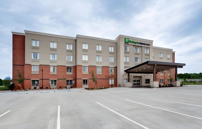 Holiday Inn Express & Suites Great Bend by IHG