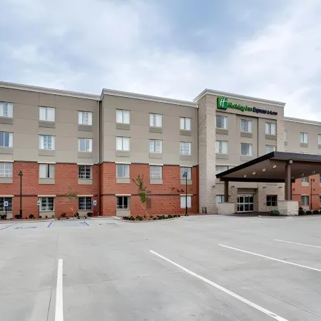 Holiday Inn Express & Suites Great Bend by IHG