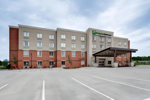 Holiday Inn Express & Suites Great Bend by IHG