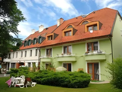 Abbázia Club Hotel Kék فنادق في 