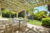 A Stylish Villa with a Private Pool, Short Drive from the Centre, Free AC & Wifi