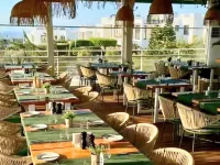 Penthouse Apartment with Stunning Sea and Mountain Views Hotel a Karaagaç