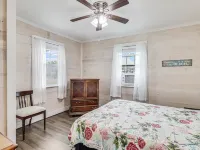 Charming Cottage with BBQ Grill and Fast WiFi - Delightful Coastal Retreat