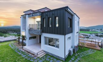 Gyeongju Luna Hills Pool Villa Pension