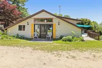 Chippewa Lake House Hotels near Artworks