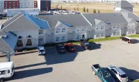 Quality Inn & Suites Edmonton International Airport - parking