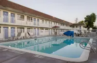 Super 8 by Wyndham Turlock Hotels in Turlock