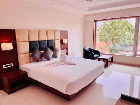 Mastiff Grand Dharwad Отели рядом с достопримечательностью «Kamat Tourist»