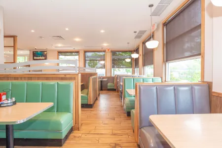 Sandman Hotel and Suites Abbotsford Отели в г. Aldergrove