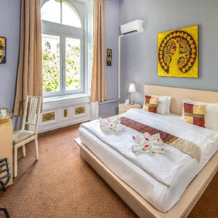 Andrassy Thai Hotel Отели рядом с достопримечательностью «Вархеги Кастл Хилл»