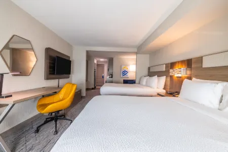 Holiday Inn Express & Suites Kansas City Airport Отели в г. Платт Вудс